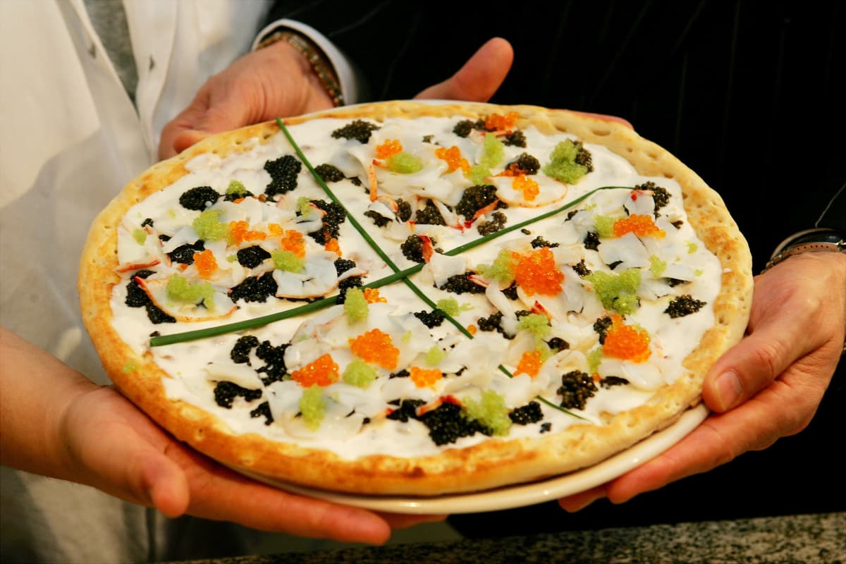 Louis XIII Pizza at Agropoli in Salerno (1).jpg most expensive meals