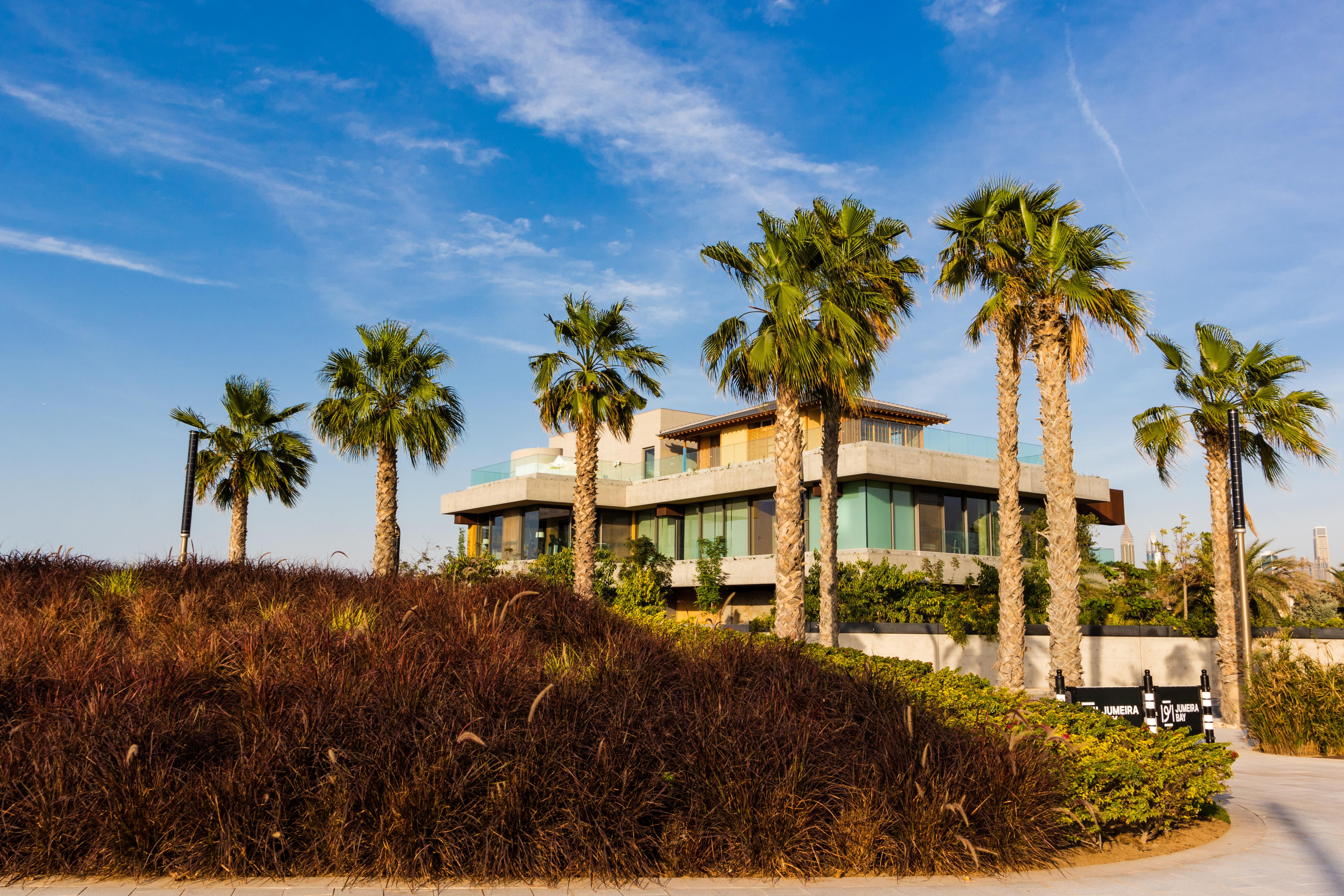 how to invest in dubai real estate